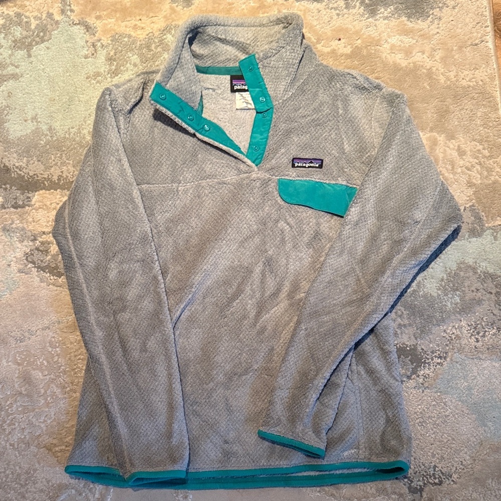 Patagonia Light Gray and Teal Snap Pullover